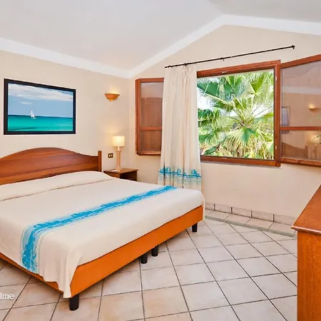 Fantastico Baia De Bahas Two Bedroom Sleeps Six No 1500 Marinella (Sardinia)