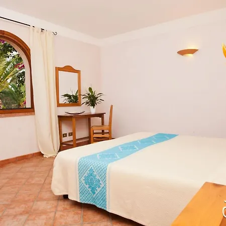 Apartment Fantastico Baia De Bahas Two Bedroom Sleeps Six No 1500 *